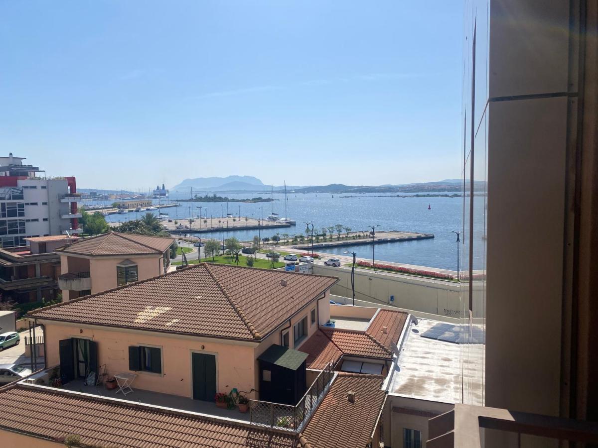 Seaside Apartments Casa Carla E Casa Andrea Olbia Esterno foto